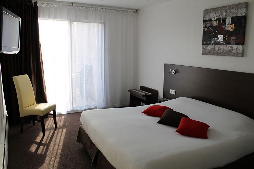 Montigny  Logis Hotel & Restaurant - Le Relais De Montigny מראה חיצוני תמונה