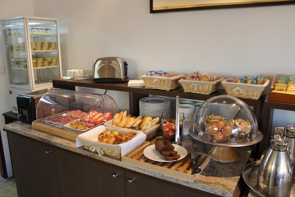Montigny  Logis Hotel & Restaurant - Le Relais De Montigny מראה חיצוני תמונה